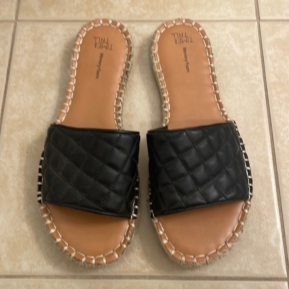 Time and Tru slide Sandals